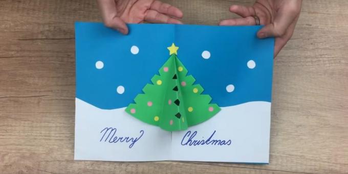 अनुमापी अंदर क्रिसमस वृक्ष के साथ अपने स्वयं हाथों से क्रिसमस कार्ड