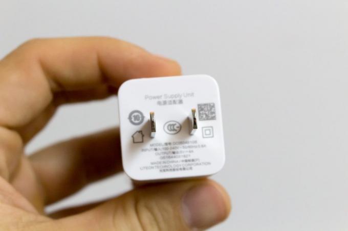 3T OnePlus: चार्जर
