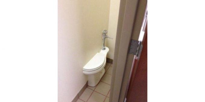 शौचालय पर दीवार