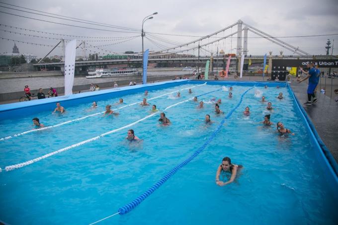 एडिडास शहरी त्रि: तैराकी