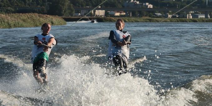 पानी पर मज़ा: wakeboard