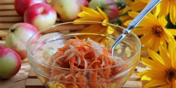 आटिचोक व्यंजनों: यरूशलेम आटिचोक, सेब और गाजर के साथ मिठाई सलाद