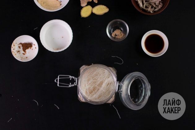 घर का बना त्वरित सूप: नूडल्स जोड़ें