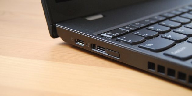 यदि आप Windows, MacOS या लिनक्स के साथ एक लैपटॉप चार्ज नहीं करते हैं, तो आप कनेक्टर का निरीक्षण