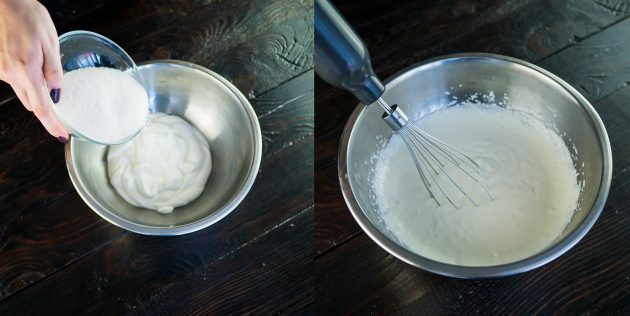 खट्टा क्रीम के साथ क्लासिक "मेडोविक": एक गहरे कटोरे में खट्टा क्रीम और चीनी मिलाएं