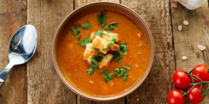 मछली और आलू के साथ टमाटर का सूप