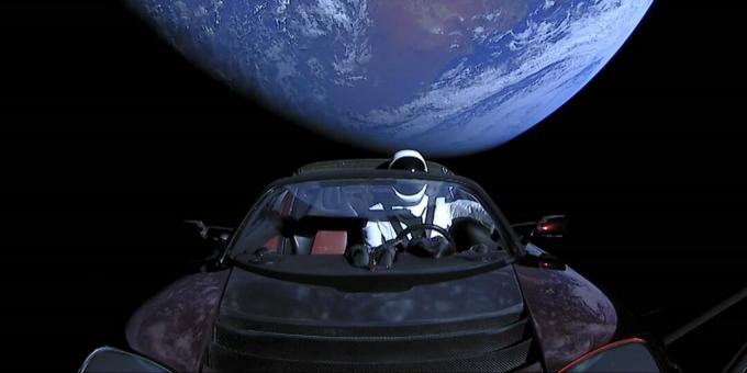 अंतरिक्ष में असामान्य वस्तुएं: टेस्ला कार