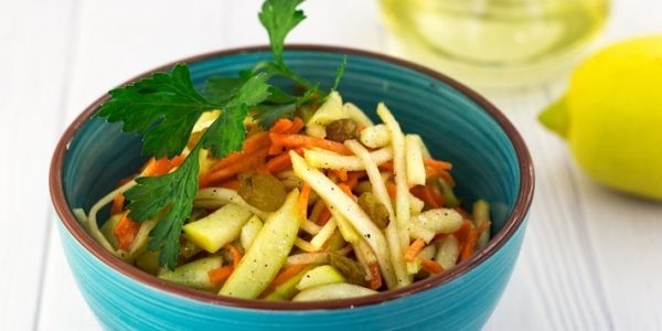 एक शलजम से व्यंजन: शलजम, गाजर और सेब के साथ सलाद
