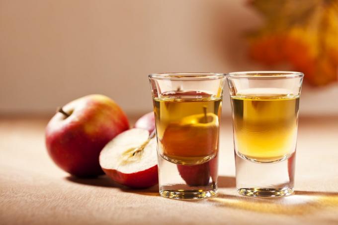 शराब टिंचर: सेब Calvados