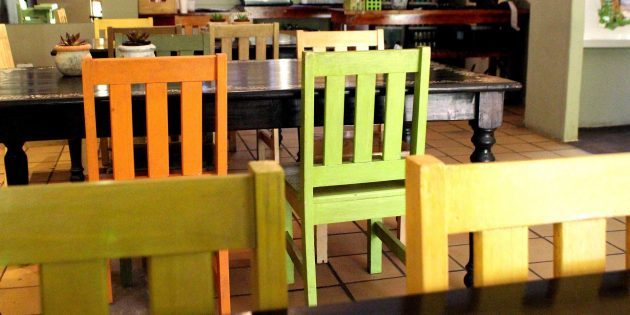 इंटीरियर में रंग लहजे: कुर्सियों